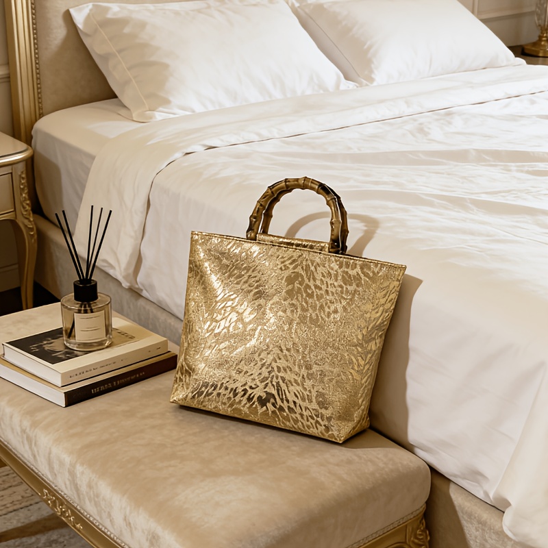 Women Bags Gold - กระเป๋าโท้ทลายใบไม้สีทองเมทัลลิกสุดหรูสำหรับผู้หญิง หูหิ้วลายไม้ไผ่เทียม กระเป๋าถือขนาดใหญ่จุของได้เยอะ